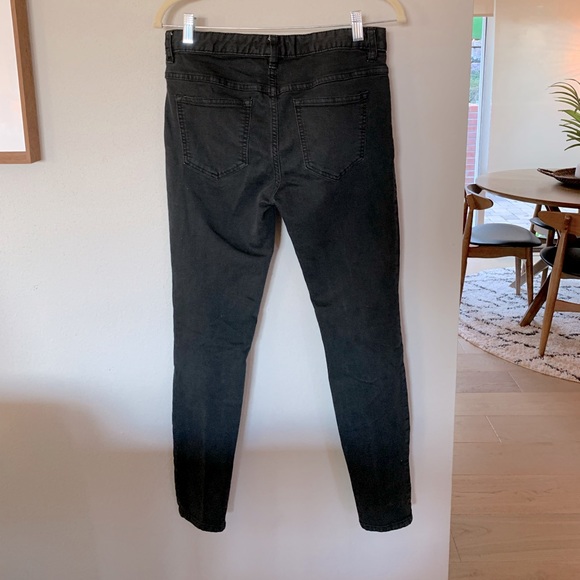 Free People Skinny Jeans with Ripped Knee in Washed Black Size 27 - Picture 6 of 13